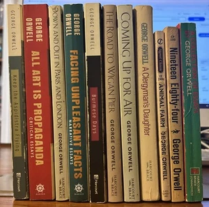 Lot of 11 Books by George Orwell, PB: Animal Farm, 1984, Coming Up for Air, etc. - Foto 1 di 21