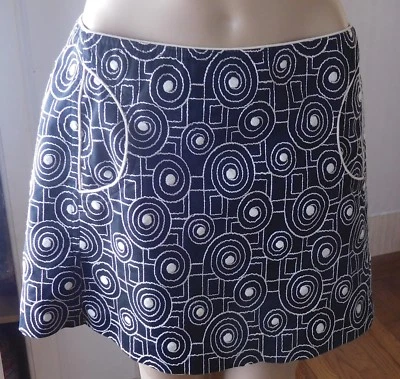 Falda para mujer Cynthia Steffe talla 8 negra con bordado blanco cremallera lateral Foto 1 de 4