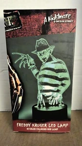UN INCUBO SU ELM STREET, FREDDY KRUGER, LAMPADA LED, 2024, "NUOVO" - Foto 1 di 6