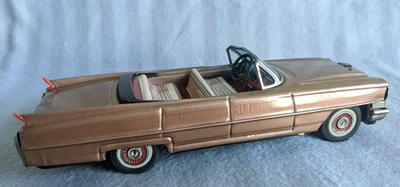 VTG NM 1960s JAPAN FRICTION BANDAI TIN METAL CADILLAC CONVERTIBLE GOLD WORKING - Image 1 of 4