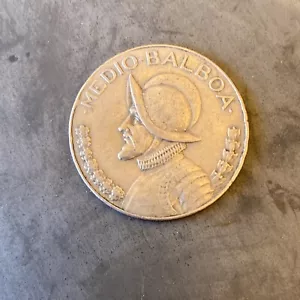 1979 Panama 1/2 Balboa Circulated Collectible Coin - Picture 1 of 4
