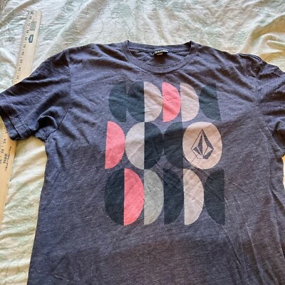 Vintage Volcom Men's Red Casual Graphic Logo Short Sleeve Crew Neck T-Shirt XL - Image 1 of 4