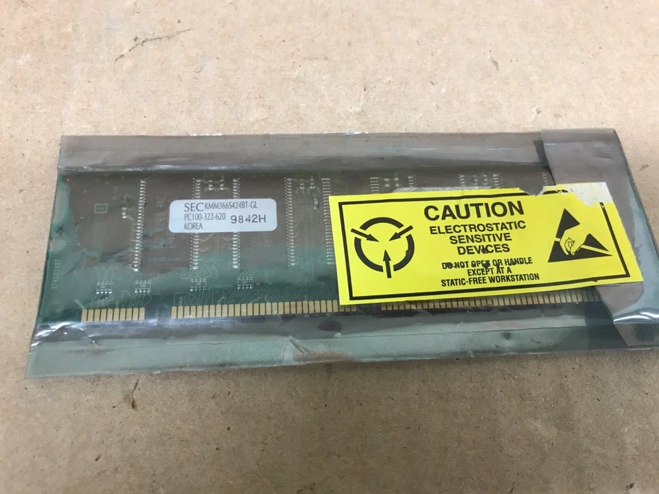 Samsung KMM366S424BT-GL 32MB Desktop RAM Memory - Image 1 of 3