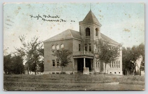 Postal de Greene Iowa ~ High School in Tall Weeds ~ 1910 CU Williams - Imagen 1 de 2
