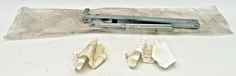 AMANA R0706010 DOOR HINGE LEFT SIDE MISSING SCREWS OEM GENUINE - Image 1 of 4