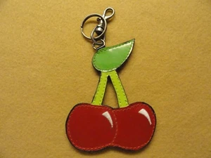 Llavero de dos cerezas - Imagen 1 de 1