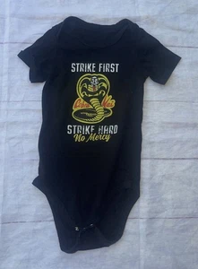 Schwarzer Body Jungen 6-12 Monate Cobra Kai - Bild 1 von 1