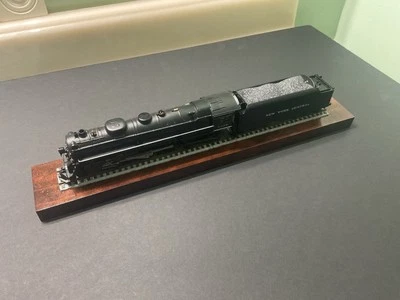 Monogram New York Central Hudson steam locomotive 1/87 scale model - BUILT - Image 1 of 4