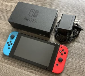 Paquete de consola portátil Nintendo Switch V2 con base y cable de alimentación HAC-001(-01) - Imagen 1 de 12
