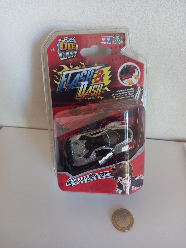 FLASH & DASH DIE CAST MODELLINO AUTO NUOVO GIOCHI PREZIOSI SILVER WOLF - Immagine 1 di 1