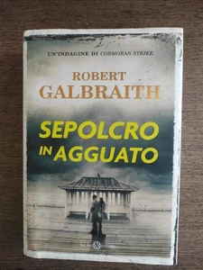 ROBERT GALBRAITH (J.K.ROWLING): SEPOLCRO IN AGGUATO (SERIE CORMORAN STRIKE) - Foto 1 di 6