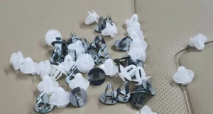 Clips de revestimiento de puerta 25x metal + 25x plástico para Mercedes W108 W114 W115 NUEVO - Imagen 1 de 3