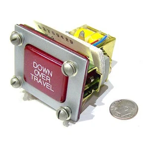 KARINE LASTENAUFZUG OLDENBERG 2A8-3943-4 ROT BLINKLEUCHTE "UNTEN ÜBER FAHRZEIT" - Bild 1 von 7