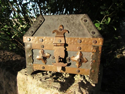 Ancien coffret Mariage Messager boite bijoux - Fer Forgé martelé  Style médiéval - Photo 1/4