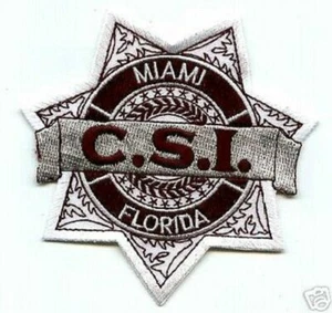 SCHICKES KLEID HALLOWEEN TV CSI MIAMI TÄTERORT ERMITTLER REQUISITE POLIZEI AUFNÄHER - Bild 1 von 1