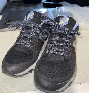 ZAPATO TRAIL RUNNING NEW BALANCE WT690LB2 NEGRO LAVANDA TALLA 10 MUJER - Imagen 1 de 8
