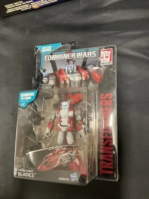 Transformers Generations Combiner Wars BLADES Deluxe Protectobot DEFENSOR NISB - Image 1 of 3