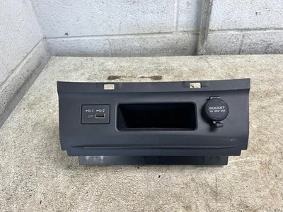 Infiniti QX80 2021 bisel de tablero negro con puerto USB 12 V ID OEM 682466JF0A Foto 1 de 4