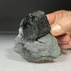 Rocas SS - Pseudomorfo de camosita de granate (mina Michigamme, Michigan) 134 g - Imagen 1 de 5