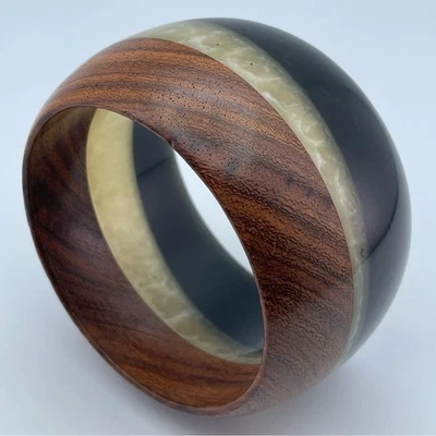 Brazalete Brazalete Ancho Madera y Resina Marrón Crema Negro Rayas Boho Chic Foto 1 de 4