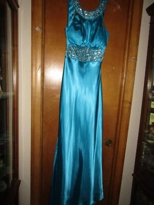 DEB=MUJER=VESTIDO LARGO=AQUA CON CUENTAS DE IMITACIÓN=TALLA 9/10 Foto 1 de 4