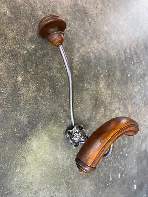 Ancienne patère murale en bois et métal - Photo 1/3