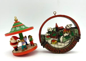 Adornos de recuerdo de sello de colección 1976 1983 Peace on Earth/Merry go Round - Imagen 1 de 6