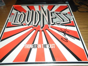 LOUDNESS SIGNED/AUTOGRAPHED THUNDER IN THE EAST VINYL RECORD ALBUM BY AKIRA - Picture 1 of 1