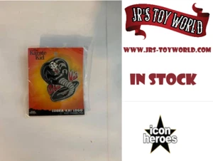 Pin de solapa Icon Heroes Cobra Kai Logotipo The Karate Kid Película LE EN STOCK - Imagen 1 de 4