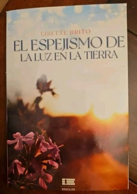 Libro en Fisico El espejismo de la luz en la tierra (Spanish) por  Lisette Brito - Image 1 of 4