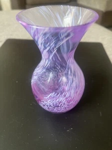 KLEINE VASE AUS LILA GLAS - Bild 1 von 3