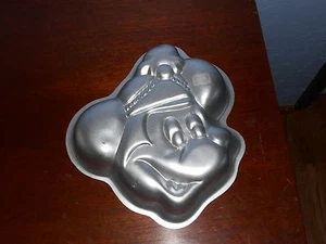 VINTAGE 1976 WILTON SMALL MICKEY MOUSE CAKE PAN - Picture 1 of 2