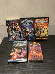 Power Rangers VHS Lot 5 Movie Magna Defender Space Ninja Storm Mighty Morphin - Foto 1 di 8