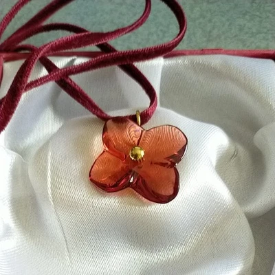Gargantilla colgante flor roja hortensia cristal cristal collar baccarat k18 sin caja Foto 1 de 3