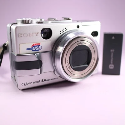 Sony Digital Camera Cybershot DSC-V1 5.0MP Silver Tested - Image 1 of 4