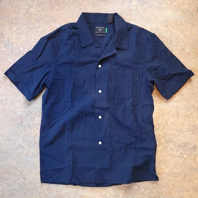 Camisa Dockers Abotonada Para Hombre Pequeña Calce Relajado Azul Marino Foto 1 de 4