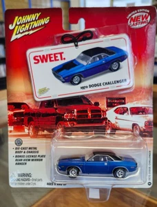 Dodge Challenger 1970 Johnny Lightning Hemi #8 en azul - Imagen 1 de 3