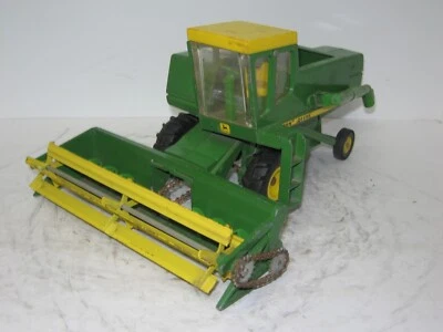 1/24 JOHN DEERE MODEL 6600 COMBINE gear drive metal reel and chain drove auger - Image 1 of 4