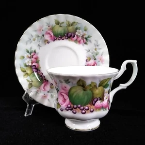 Royal Albert COUNTRY FAYRE Series 1977 "SOMERSET" Tea Cup & Saucer, EUC! - Picture 1 of 6