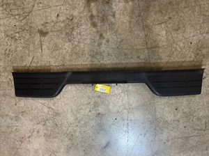 1998-04 Chevy Blazer & GMC Jimmy Rear Bumper Step Pad Sb - Picture 1 of 3