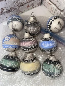 Adornos únicos vintage con grabado y firmados y tiene peinado de caballo - Imagen 1 de 17