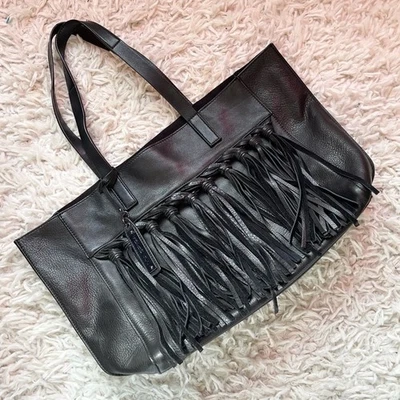 Via Spiga Bolso de Hombro Cuero Guijarro Negro Borla Flecos Delantero Foto 1 de 4