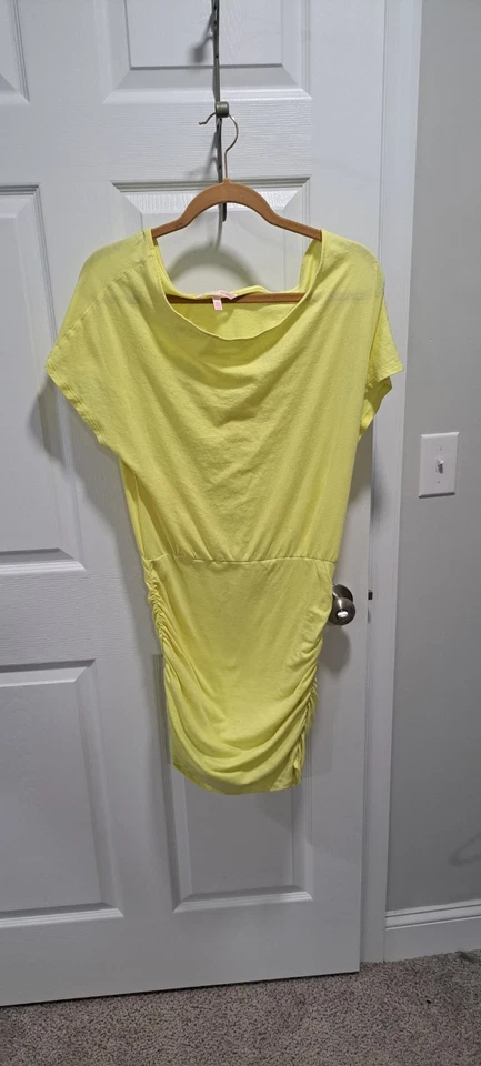 Vestido feminino Victoria’s Secret maiô amarelo tamanho médio - Imagem 1 de 3