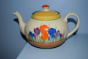 A rare large Clarice Cliff Globe Tea Pot "Autumn Crocus" pattern 1931 - Picture 1 of 4