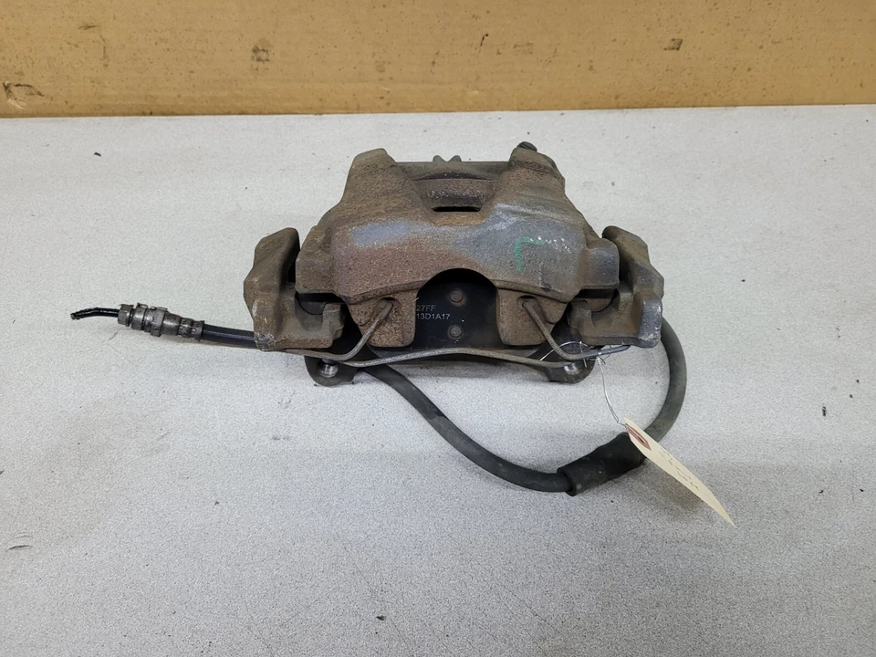 PINZA DE FRENO DELANTERA IZQUIERDA VOLKSWAGEN PASSAT 2012-2014 OEM Foto 1 de 3