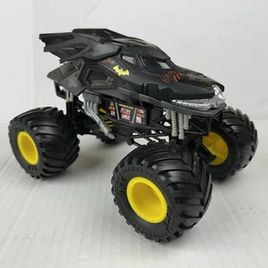 Monster Jam escala 1:24 Batman Monster Truck - Imagen 1 de 9