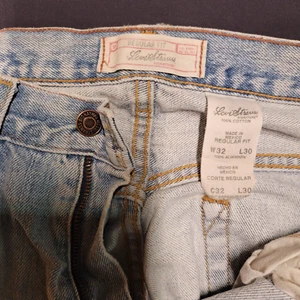 Vintage 1980s? (pre 500 styles) Levi's Jeans 32x30 Blue Denim "Regular Fit" - Picture 1 of 14
