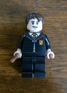 Lego Harry Potter minifigure Neville Longbottom With Wand Gryffindor Robe - Picture 1 of 2