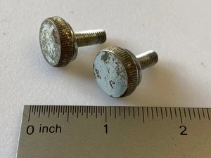 Pieza de máquina de coser Kenmore Ultra Stitch 12 - Tornillos de cubierta inferior - Imagen 1 de 2