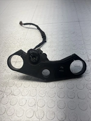 2007-2008 SUZUKI GSXR 1000 OEM USADO ÁRVORE TRIPLA SUPERIOR COM IGNIÇÃO SEM CHAVE FABRICANTE DE EQUIPAMENTO ORIGINAL - Imagem 1 de 4
